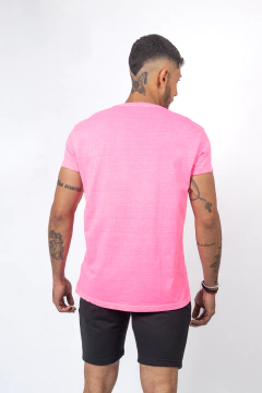 CAMISETA ESTONADA ROSA NEON on internet