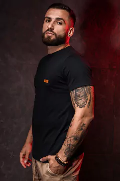 CAMISETA BÁSICA PRETA - comprar online