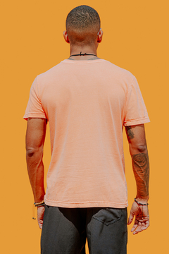 CAMISETA ESTONADA LARANJA na internet