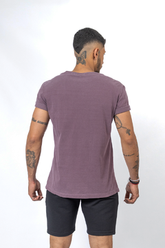 CAMISETA ESTONADA ROXO na internet