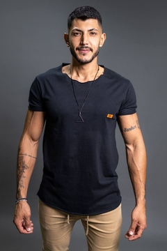 CAMISETA LONGLINE PRETA