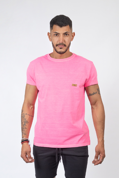 CAMISETA ESTONADA ROSA NEON