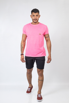 CAMISETA ESTONADA ROSA NEON - Estilo Ráfia