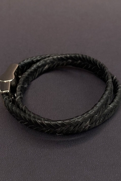 PULSEIRA BUCK DE COURO PRETO on internet