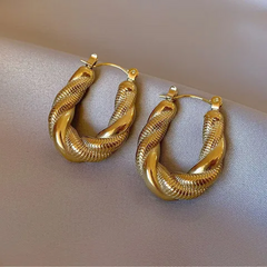 Arracadas trenzada dorado