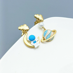 Aretes astronauta y planeta con poste de plata .925