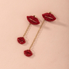 Aretes besos labios asimétricos
