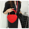 Bolso corazon con correa