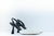 Scarpin slingback preto e branco