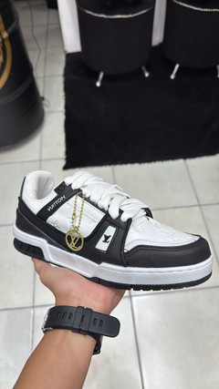 Louis Vuitton blanca y negra