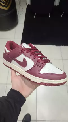 Nike con bordo