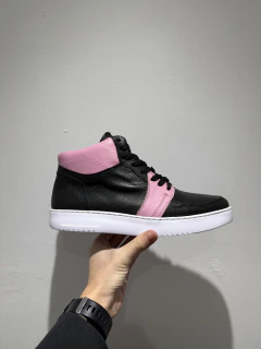 Modelo Roterdam negro con rosa