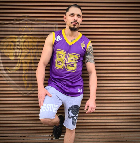 regata-modelo-de-basquete-roxo-com-amarelo-masculino