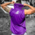 camiseta-sem-manga-com-capuz-roxo