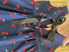 Vestido Cereja - Decote em "V" nas costas + laço. - loja online