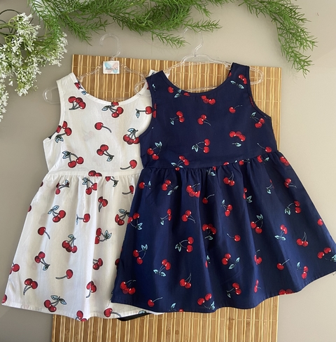 Vestido Cereja - Decote em "V" nas costas e laço.