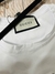 Camiseta Gucci jersey egípcia estampado bordado na internet
