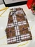 Bermuda de praia Burberry com estampa xadrez na internet