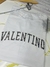 Camiseta Valentino estampa brilhante prateado na internet