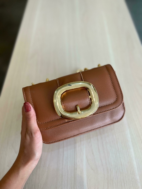 Bolsa Marrom com Fivela Dourada - comprar online