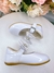SAPATINHO BRANCO COM APLIQUE DE CORAÇÃO - comprar online