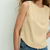 REGATA COM DETALHES EM BOTÕES SHOULDER