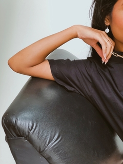 TSHIRT GOLA ALTA PRETA LISA - loja online