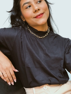 TSHIRT GOLA ALTA PRETA LISA