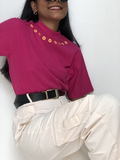 TSHIRT GOLA ALTA MAX FLORES FUCCIA - loja online
