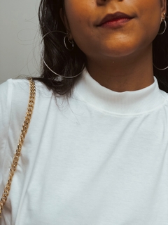 TSHIRT GOLA ALTA BRANCA LISA
