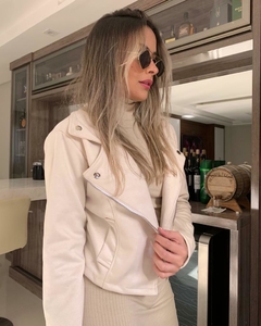 Jaqueta suede Iza na internet