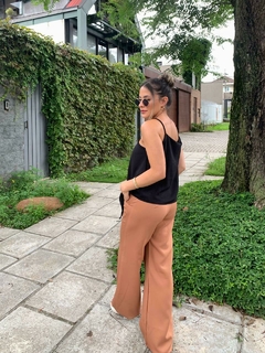 Bata tiras Dominique na internet