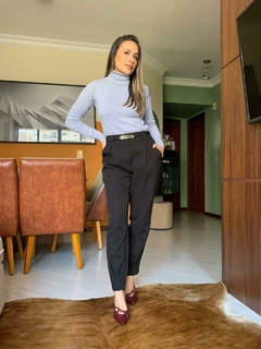 Calça cenoura com cinto Paola - loja online