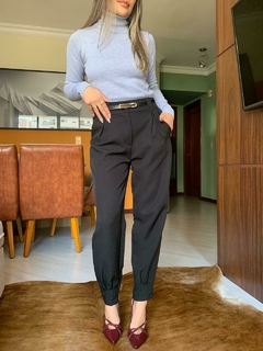 Calça cenoura com cinto Paola - Curi Clothing