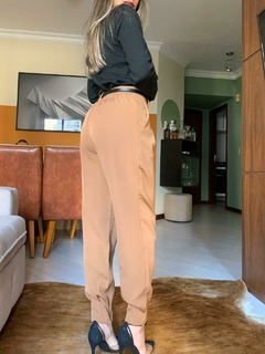 Calça cenoura com cinto Paola - loja online
