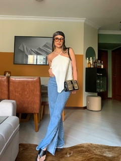 Bata tiras Dominique na internet