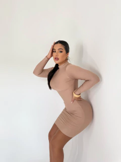 VESTIDO CURTO MANGA LONGA COM GOLA na internet