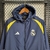 Conjunto de frio do Real Madrid, Moletom Real Madrid, Calça Real Madrid, Roupas de inverno Real Madrid, Conjunto de treino Real Madrid, Roupa oficial Real Madrid, Traje de frio Real Madrid, Agasalho Real Madrid, Conjunto de inverno Real Madrid, Vestuário 