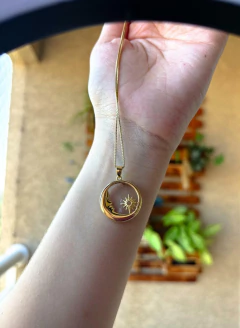 Colar Luna: Quartzo - Banho Ouro 18k - comprar online