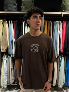 Imagen de OM Remera Over 23 (RE1230)
