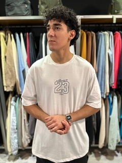 OM Remera Over 23 (RE1230) - tienda online