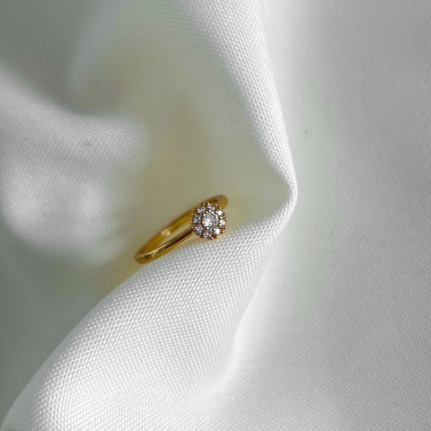 Anel solitário com 9 zircônias banhado a ouro 18K - comprar online