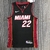 Camisa oficial Miami Heat, Jersey Icon Edition, NBA 75 Anos, Uniforme Miami Heat, Time de basquete Miami Heat, Edição especial NBA, Jersey Miami Heat, Camisa comemorativa NBA, Miami Heat 75 anos, Icon Edition Miami Heat, Uniforme NBA Miami Heat, Camisa Mi