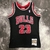 Camisa retrô Chicago Bulls, modelo 97/98, Jersey Mitchell & Ness, cores preta e vermelha, estilo vintage, clássico da NBA, alta qualidade, conforto e estilo, perfeita para fãs de basquete, edição limitada, ícone do basquete, design exclusivo, produto ofic