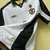 Camisa Manchester United 01/02 Modelo Retro 100 Anos Dupla Face 1. A camisa perfeita para os fãs do Manchester United! 2. Comemore os 100 anos do clube com estilo e nostalgia. 3. Dupla face: duas opções de design em uma só camisa. 4. O presente ideal para
