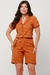 Blusa Feminina Cropped Manga Curta com Martingale e Gola Blazer Linho