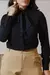 Camisa Feminina Manga Longa Tradicional com Laço na Gola Viscose Sarjada na internet