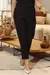 Calça Feminina Cenoura com Botões na Barra Alfaiataria - comprar online
