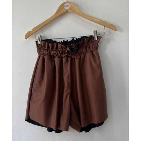Shorts Clochard Com Amarração e Bolso Couro Feminino Marrom