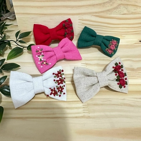 Laço em Linho Bordado M